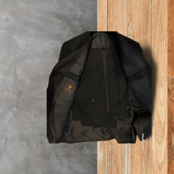 Beautiful excellent condition, Italian, 46R black - Picture 4 of 9